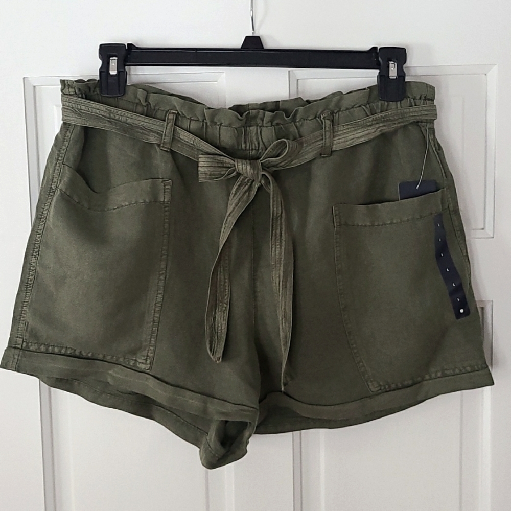 Lucky Brand Linen Blend High Waist "Call the Shots" Shorts  Sz L  Olive.  NWT